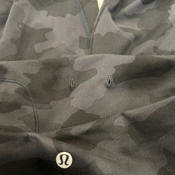 Lululemon Align 10” Biker Shorts Black Camo Size 8 (Minor Flaw) - Picture 9 of 10